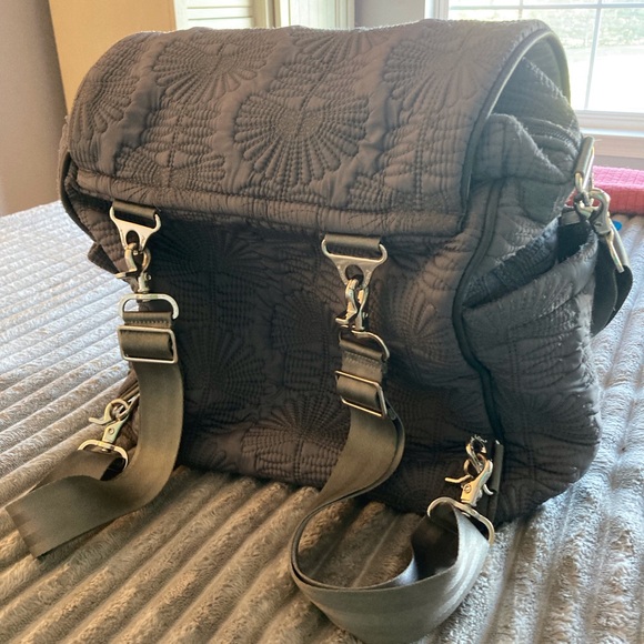Petunia Pickle Bottom ~ Grey Quilted Baby Bag/Backpack Removable Changing Pad - Picture 4 of 16